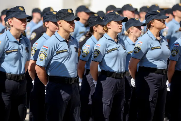 Ovo su nove generacije policajaca. Prisegnuli na Policijskoj akademiji i završili školovanje