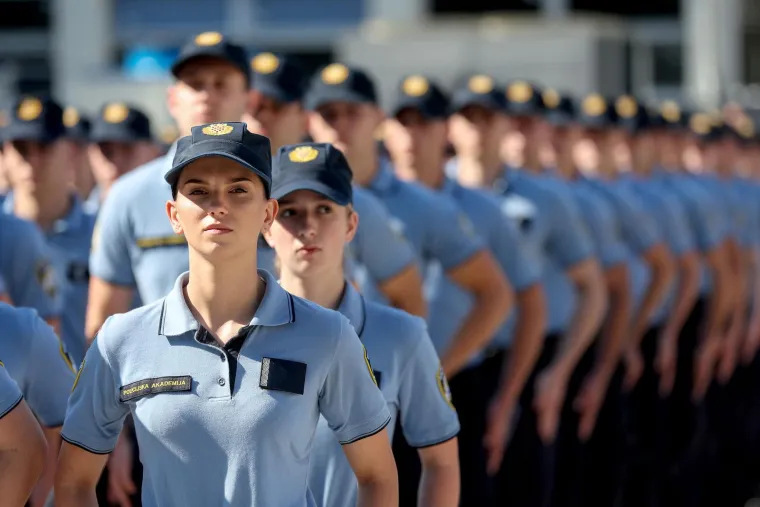Ovo su nove generacije policajaca. Prisegnuli na Policijskoj akademiji i završili školovanje