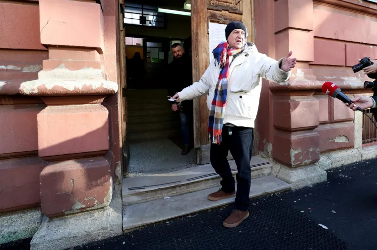 Milanović na glasovanje došao sa suprugom Sanjom: Muškarac ga opako verbalno napao ispred birališta