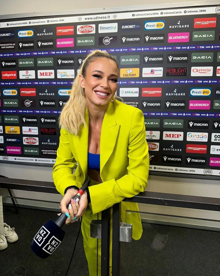 Najzgodnija sportska novinarka izbacila bujne grudi i ostavila fanove bez daha: 'Nisam mislio da mogu biti veće...'
