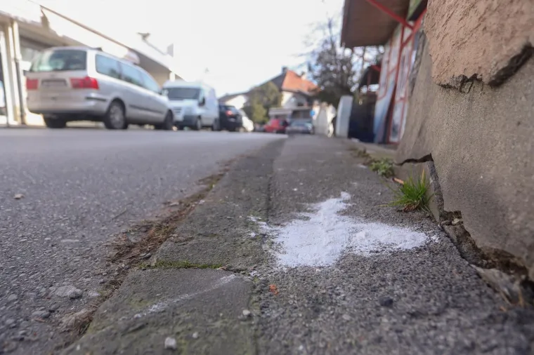 Ako imate kućnog ljubimca, oprezno! Na ulicama u Zagrebu se pojavila 'bijela tvar' koja bi mogla biti opasna