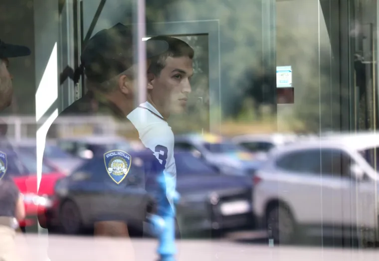 Otkriveno otkud dečku novci za skupocjeni Mercedes. Pogledajte kako su ga priveli: 'Loše se osjećam zbog svega'