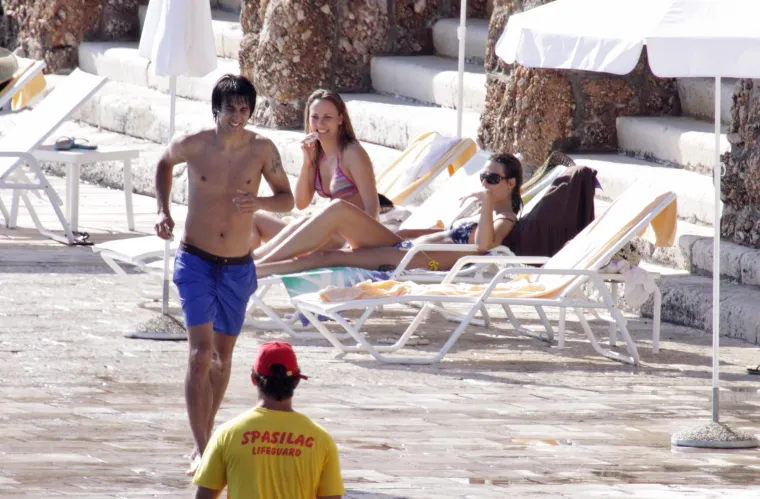 Luka Modrić odveo djevojku na plažu pa joj priuštio uzbudljivih pola sata. Čale bio tik uz njih