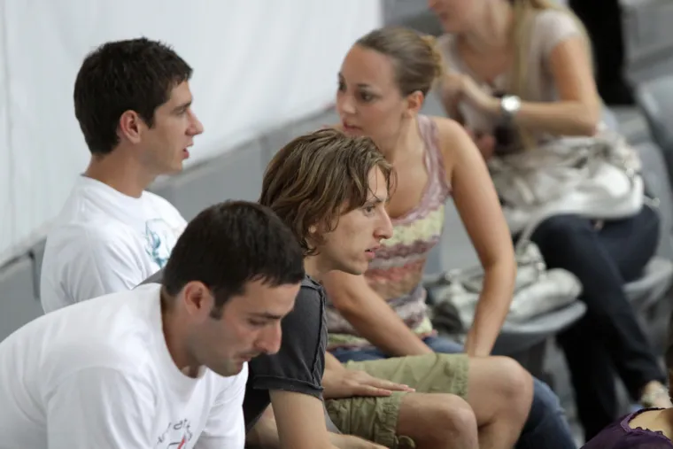 Luka Modrić odveo djevojku na plažu pa joj priuštio uzbudljivih pola sata. Čale bio tik uz njih