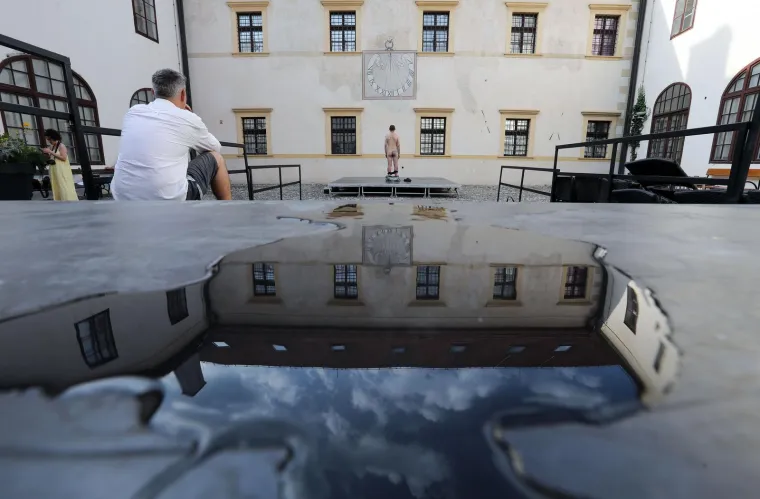 Siniša Labrović pokazao svoju muškost u muzeju: 'Predsjedniče, možete me poljubiti u...'