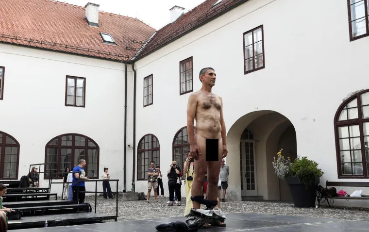 Siniša Labrović pokazao svoju muškost u muzeju: 'Predsjedniče, možete me poljubiti u...'