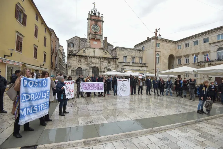 Prosvjed za jednak pristup zdravstvenoj skrbi za sve žene: 'Kujundžiću, više tvojih afera nego ginekologa''