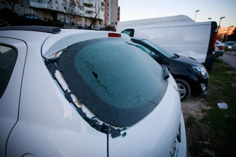 Muškarac u Splitu noćas je oštetio 21 parkirani automobil!