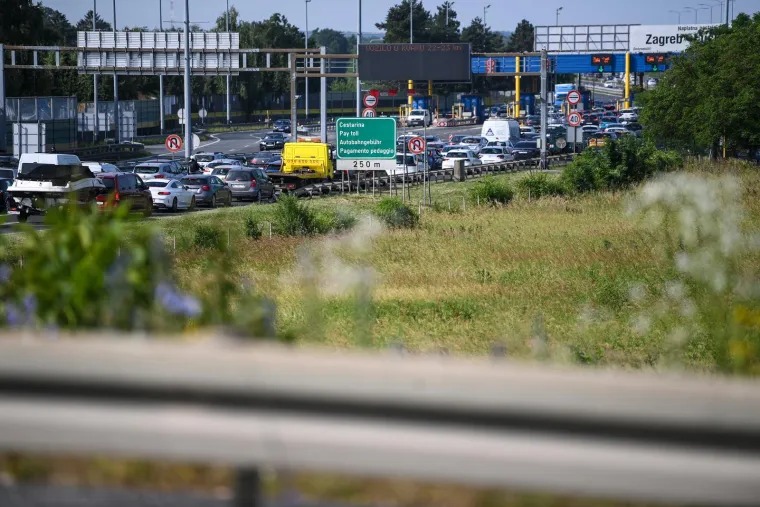 BMW za 700, Audi za 200 eura. Ima tu i traktora i tegljača. Evo što sve država prodaje