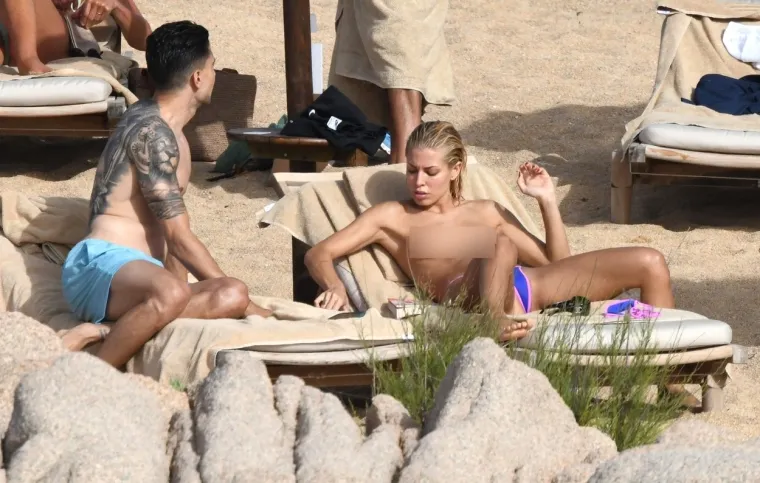 Nikad nije bila sramežljiva kada je trebalo pokazati sjajnu figuru: Na plaži u susjedstvu besramno se opuštala u toplesu