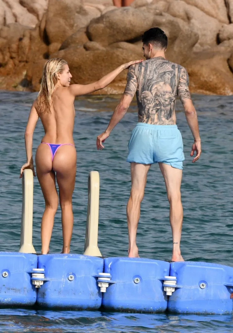 Nikad nije bila sramežljiva kada je trebalo pokazati sjajnu figuru: Na plaži u susjedstvu besramno se opuštala u toplesu
