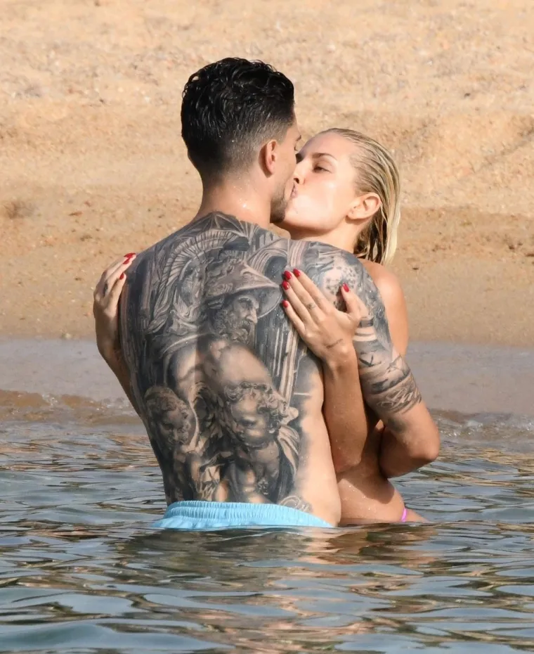 Nikad nije bila sramežljiva kada je trebalo pokazati sjajnu figuru: Na plaži u susjedstvu besramno se opuštala u toplesu
