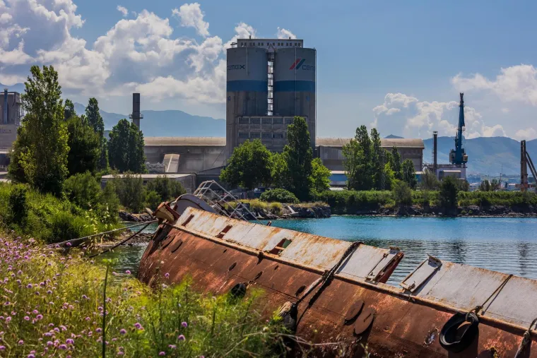 Ovo je carska jahta kojom su prevezli tijela F. Ferdinanda i Sofije nakon atentata u Sarajevu. Sad hrđa u Kaštel Sućurcu