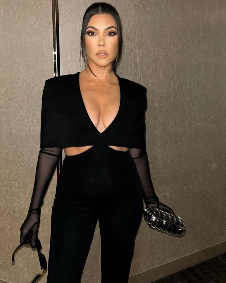 Zvijezda serije &quot;Keeping Up with the Kardashians&quot; pokazala je svoju detaljnu metodu konzumiranja određenih slatkiša. Godine 2016. snimila je video u kojem je podijelila proces od šest koraka jedenja čokoladice, otkrivši da ju je njezina sestra Kim naučila toj tehnici. 