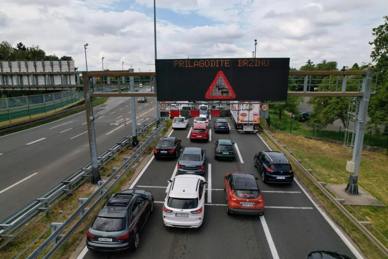 Na Lučkom nesnosne gužve u oba smjera: U smjeru Zagreba kolona je oko 3 km, a na naplati Demerje kilometar