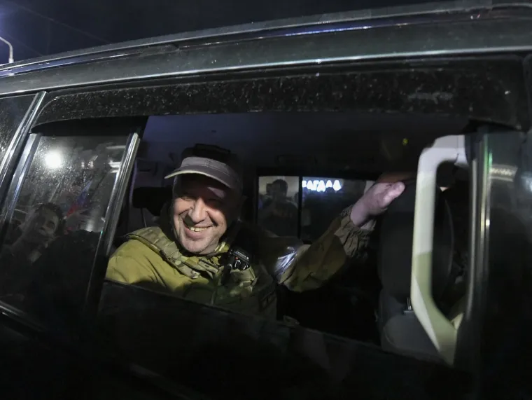 FOTO Prigožinov pogled kad odlazi, građani koji plješću vojnicima. Ovako su Wagnerovci ispraćeni iz Rostova