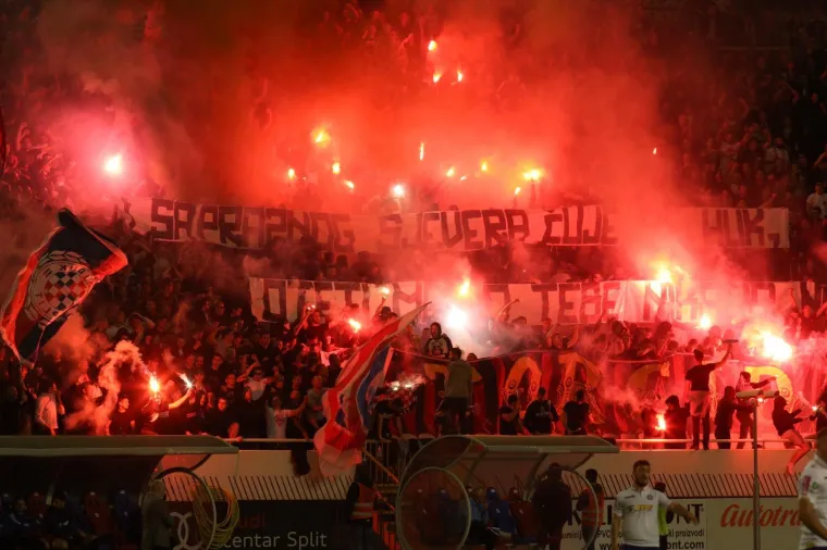 TORCIDA SKANDIRALA MALEŠU I OBRAČUNALA SE SA SVEČANOM LOŽOM: 'I bez sudaca i bez miliona...'