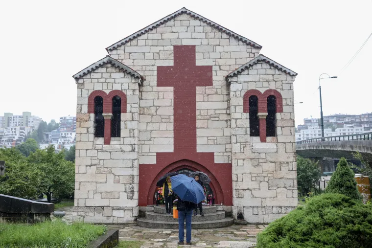 Otisci stopala Gavrila Principa i automobil Franje Ferdinanda. Sarajevo puno turista na obiljetnicu atentata