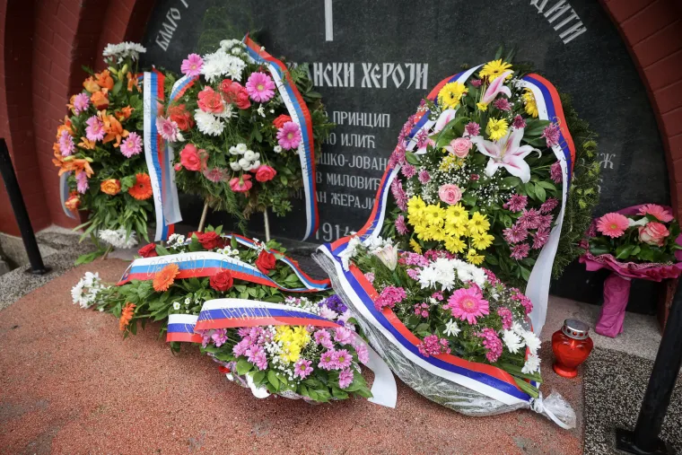 Otisci stopala Gavrila Principa i automobil Franje Ferdinanda. Sarajevo puno turista na obiljetnicu atentata