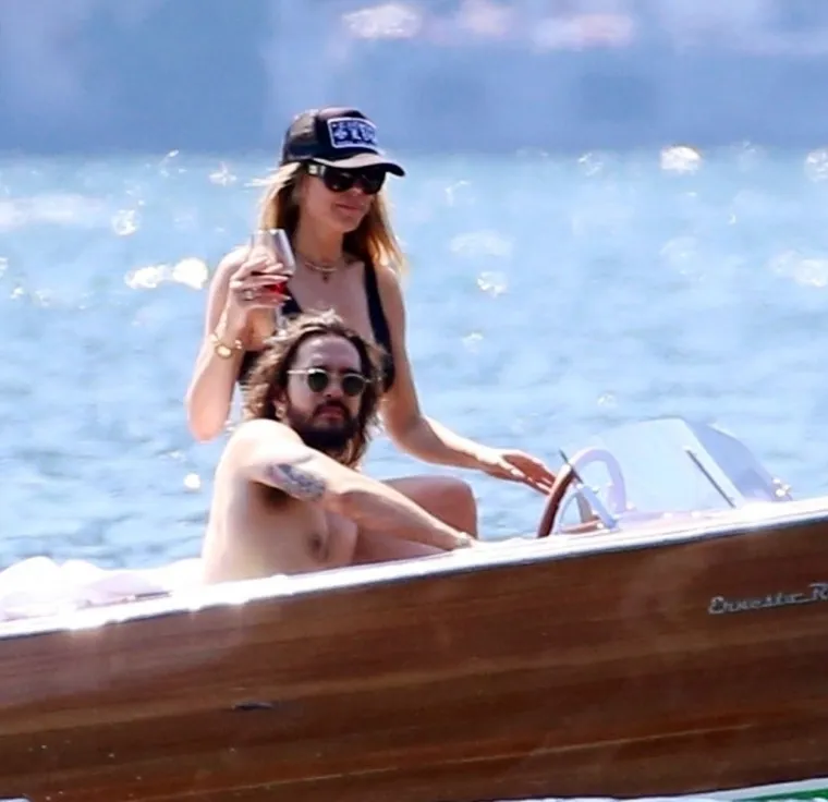 Heidi Klum uhvaćena u našem susjedstvu s mlađahnim suprugom: Zbog jedne fotografije svi joj komentiraju stražnjicu