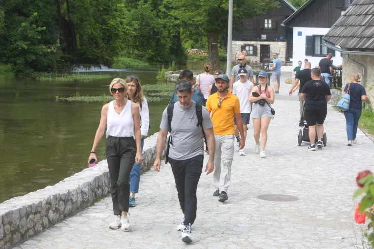 Prizori kao iz bajke, a iz Hrvatske: Ovo mjesto privlači turiste svojom neobičnom ljepotom