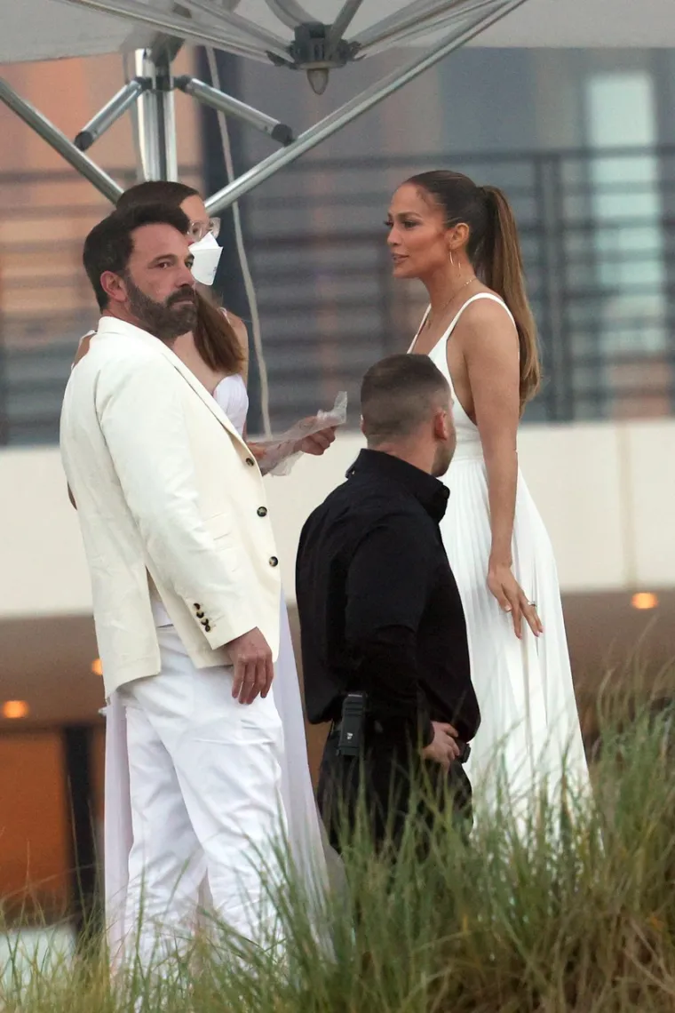 Jennifer Lopez i Hailey Bieber ne izgledaju baš radosno kraj svojih jačih polovica