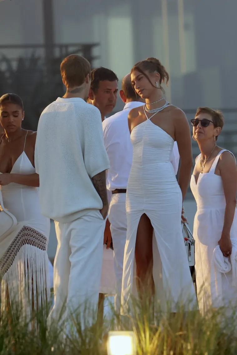 Jennifer Lopez i Hailey Bieber ne izgledaju baš radosno kraj svojih jačih polovica