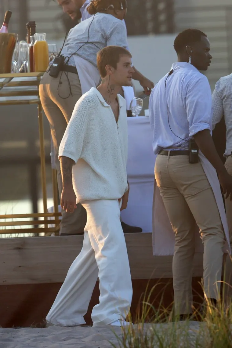 Jennifer Lopez i Hailey Bieber ne izgledaju baš radosno kraj svojih jačih polovica