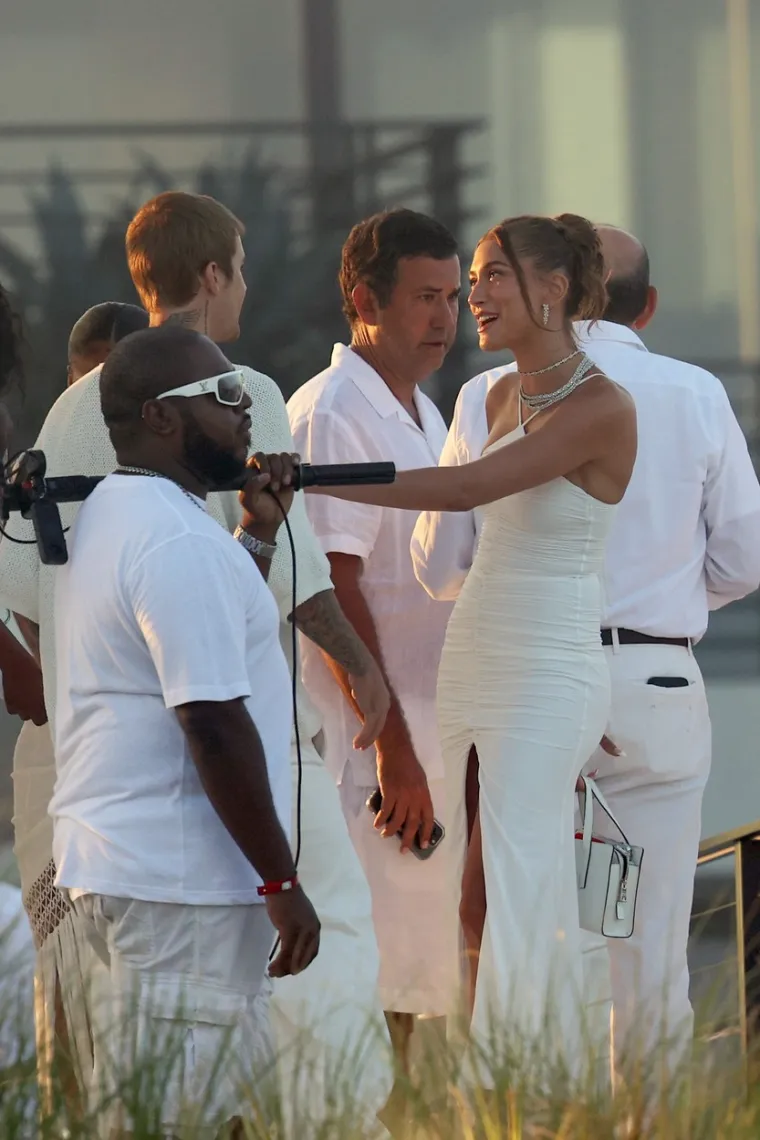 Jennifer Lopez i Hailey Bieber ne izgledaju baš radosno kraj svojih jačih polovica