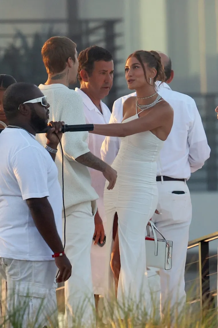 Jennifer Lopez i Hailey Bieber ne izgledaju baš radosno kraj svojih jačih polovica