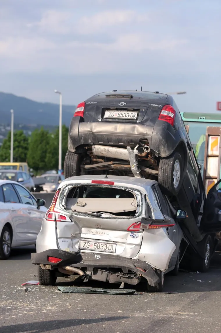 Nesvakidašnja nesreća na Jankomirskom mostu u Zagrebu