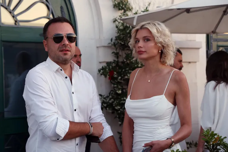 Žanamari 'zgodno' pozirala na stolcu, Albina izbacila trbušnjake u grudnjak-topu, a fitnessica Renata ostala bez konkurencije