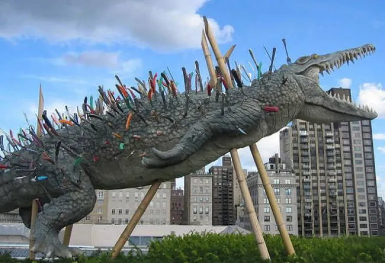 NEKE SKULPTURE KAO DA PROVOCIRAJU LJUDE DA SE SPRDAJU S NJIMA: Što je kipar točno htio reći?