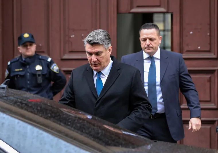 Prva dama blista u decentnoj ružičastoj kombinaciji: Iznenadit ćete se tko joj je šivao haljinu po mjeri