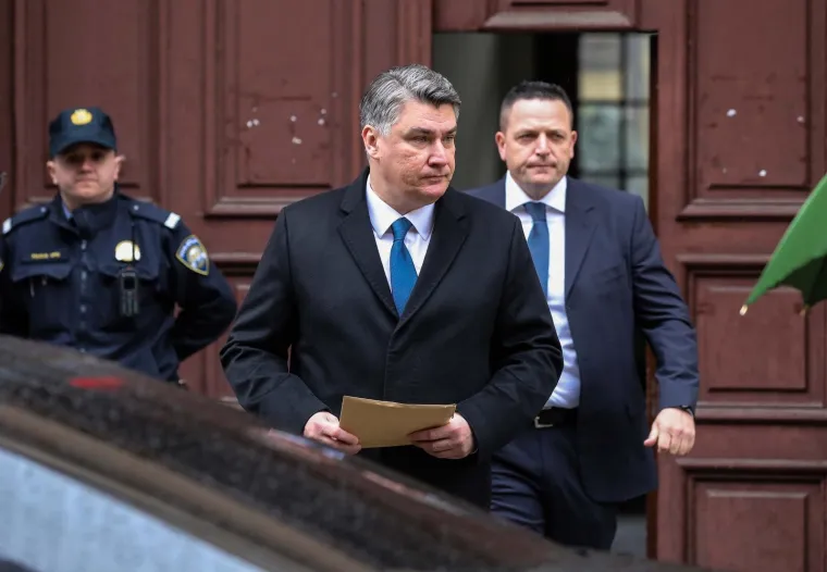 Prva dama blista u decentnoj ružičastoj kombinaciji: Iznenadit ćete se tko joj je šivao haljinu po mjeri
