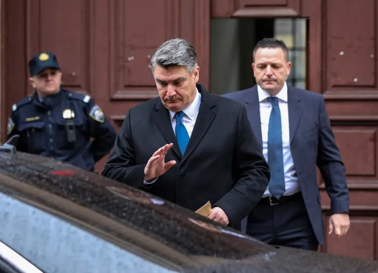 Prva dama blista u decentnoj ružičastoj kombinaciji: Iznenadit ćete se tko joj je šivao haljinu po mjeri