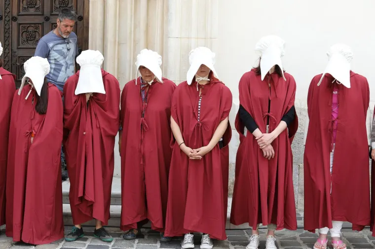 SLUŠKINJE OPET OKUPIRALE MARKOV TRG: 'Tražimo hitnu primjenu Istanbulske konvencije'