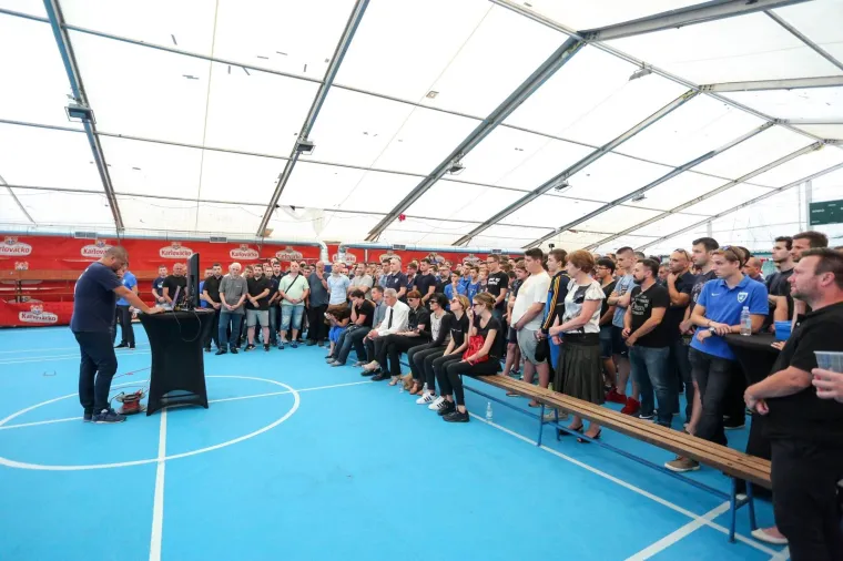 KOMEMORACIJA TRAGIČNO PREMINULIMA CAPARU I KADRNKI: Junaci Futsal Dinama nikad neće biti zaboravljeni