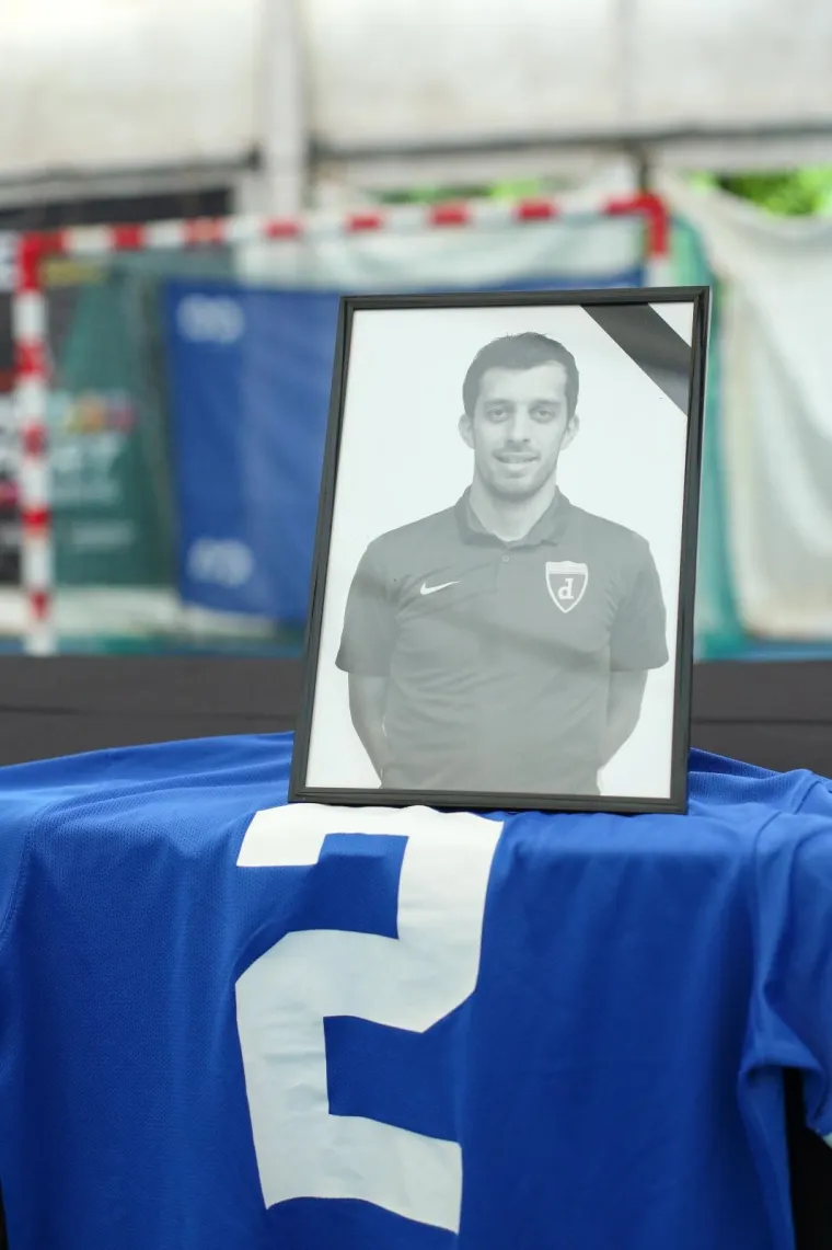 KOMEMORACIJA TRAGIČNO PREMINULIMA CAPARU I KADRNKI: Junaci Futsal Dinama nikad neće biti zaboravljeni