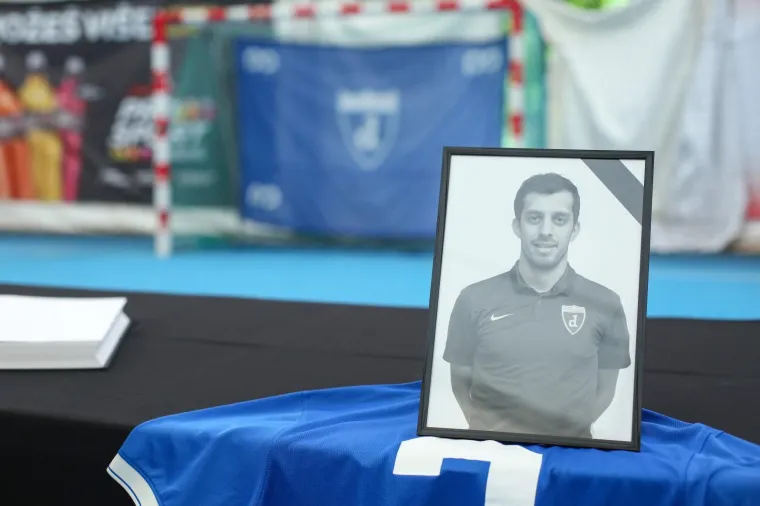 KOMEMORACIJA TRAGIČNO PREMINULIMA CAPARU I KADRNKI: Junaci Futsal Dinama nikad neće biti zaboravljeni
