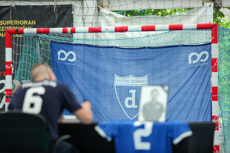 KOMEMORACIJA TRAGIČNO PREMINULIMA CAPARU I KADRNKI: Junaci Futsal Dinama nikad neće biti zaboravljeni