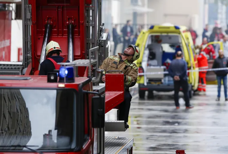 VELIKI POŽAR U SPLITU: Gore dva stana u neboderu, gust dim širi se gradom