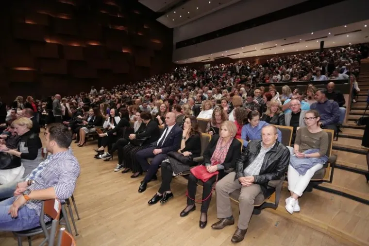 Halid Bešlić održao koncert u prepunom Lisinskom