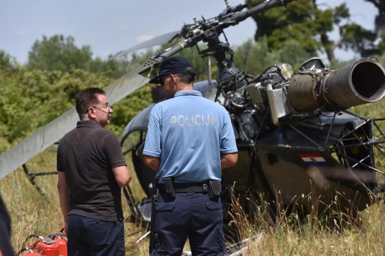 NA ZLARINU PRISILNO SLETIO HELIKOPTER: Sve se dogodilo zbog kvara u motoru, dvije osobe su lakše ozlijeđne