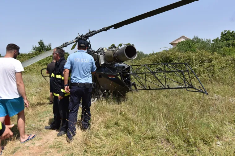 NA ZLARINU PRISILNO SLETIO HELIKOPTER: Sve se dogodilo zbog kvara u motoru, dvije osobe su lakše ozlijeđne