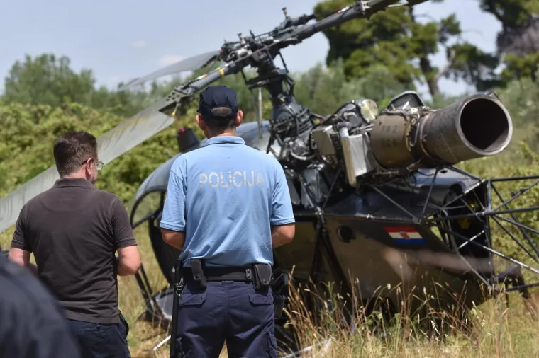 NA ZLARINU PRISILNO SLETIO HELIKOPTER: Sve se dogodilo zbog kvara u motoru, dvije osobe su lakše ozlijeđne