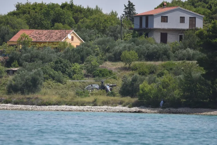 NA ZLARINU PRISILNO SLETIO HELIKOPTER: Sve se dogodilo zbog kvara u motoru, dvije osobe su lakše ozlijeđne