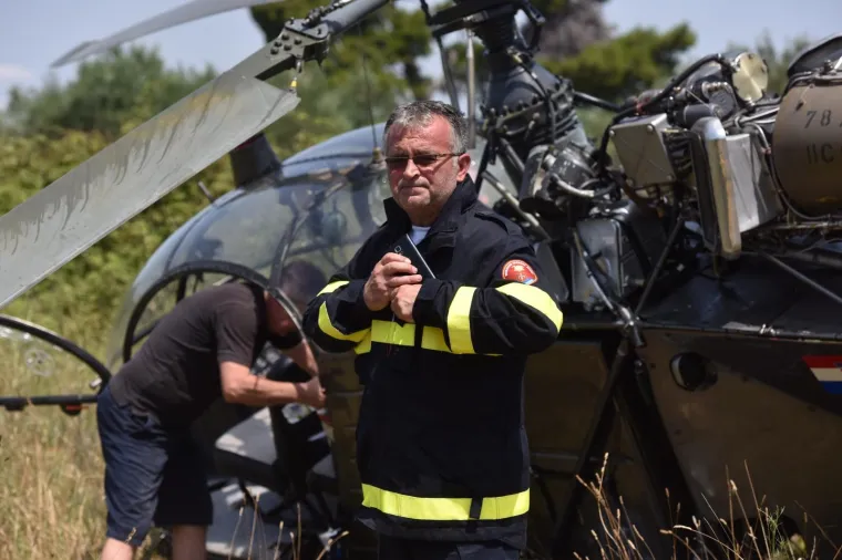 NA ZLARINU PRISILNO SLETIO HELIKOPTER: Sve se dogodilo zbog kvara u motoru, dvije osobe su lakše ozlijeđne