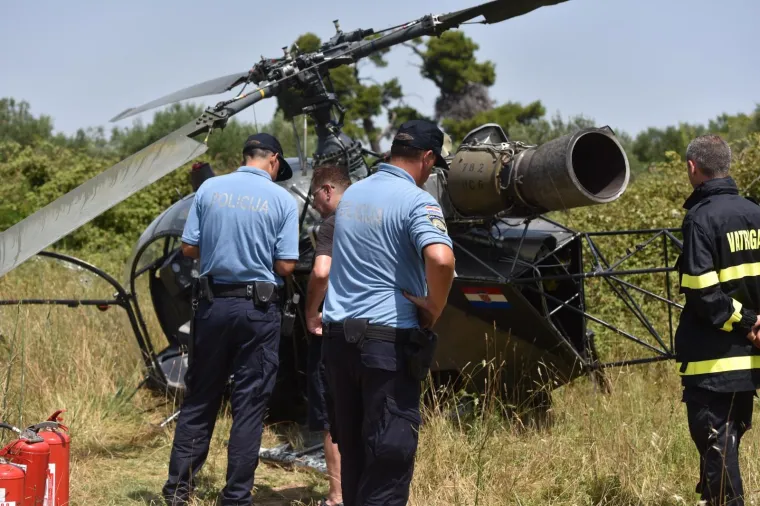 NA ZLARINU PRISILNO SLETIO HELIKOPTER: Sve se dogodilo zbog kvara u motoru, dvije osobe su lakše ozlijeđne