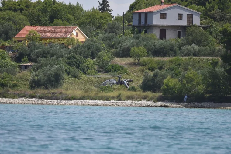 NA ZLARINU PRISILNO SLETIO HELIKOPTER: Sve se dogodilo zbog kvara u motoru, dvije osobe su lakše ozlijeđne